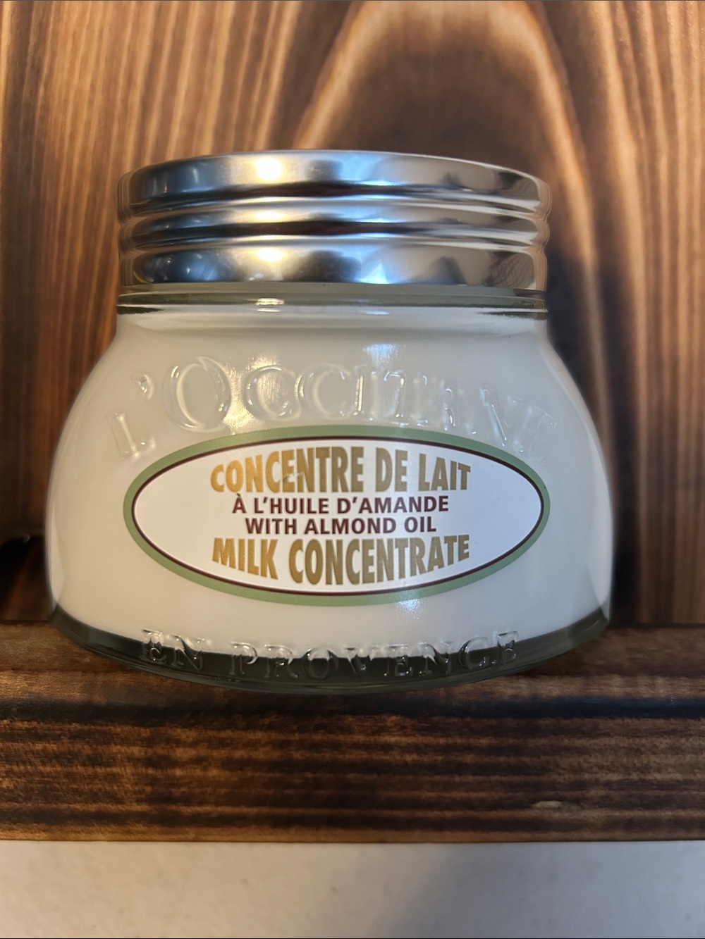 L'OCCITANE Milk Concentrate Jar in White with Silver Lid